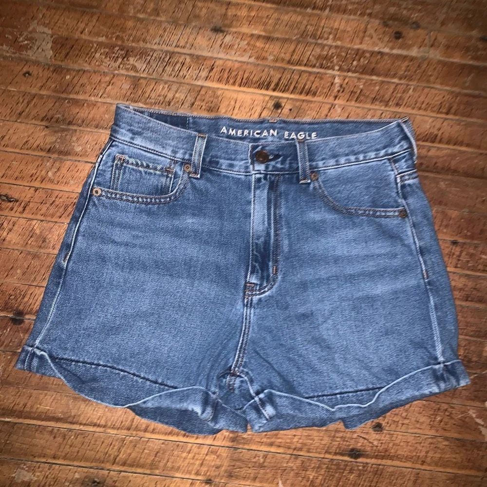 American Eagle high waisted cuffed size 4 mom shorts